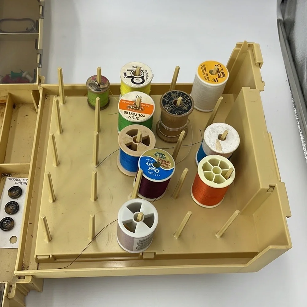 1983 Vintage World Wide Media Folding Sewing Storage